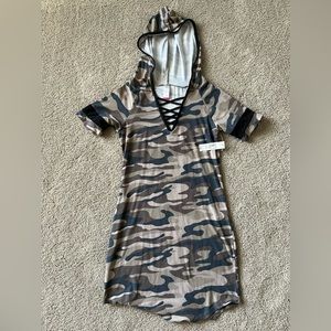 NWT Women’s Camo NB Dress w/Hood size M